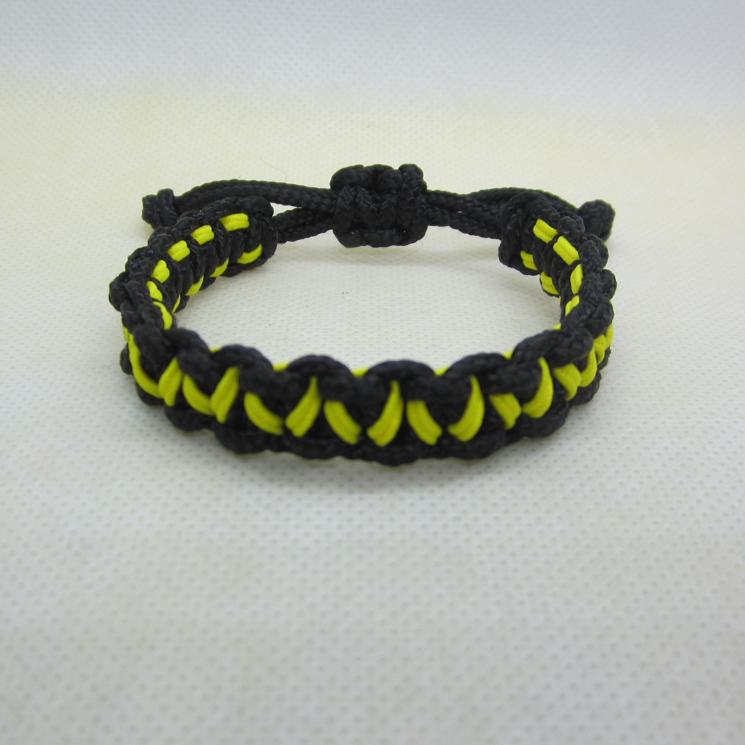 Bracelet macrame two colors (black, yellow)